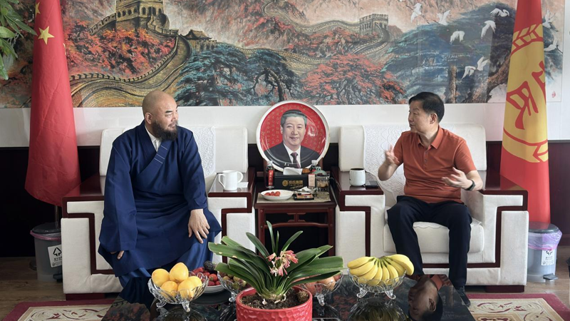 東華禪寺萬(wàn)行法師到訪(fǎng)岳氏集團(tuán)，禪文化與素食產(chǎn)業(yè)碰撞新“火花”
